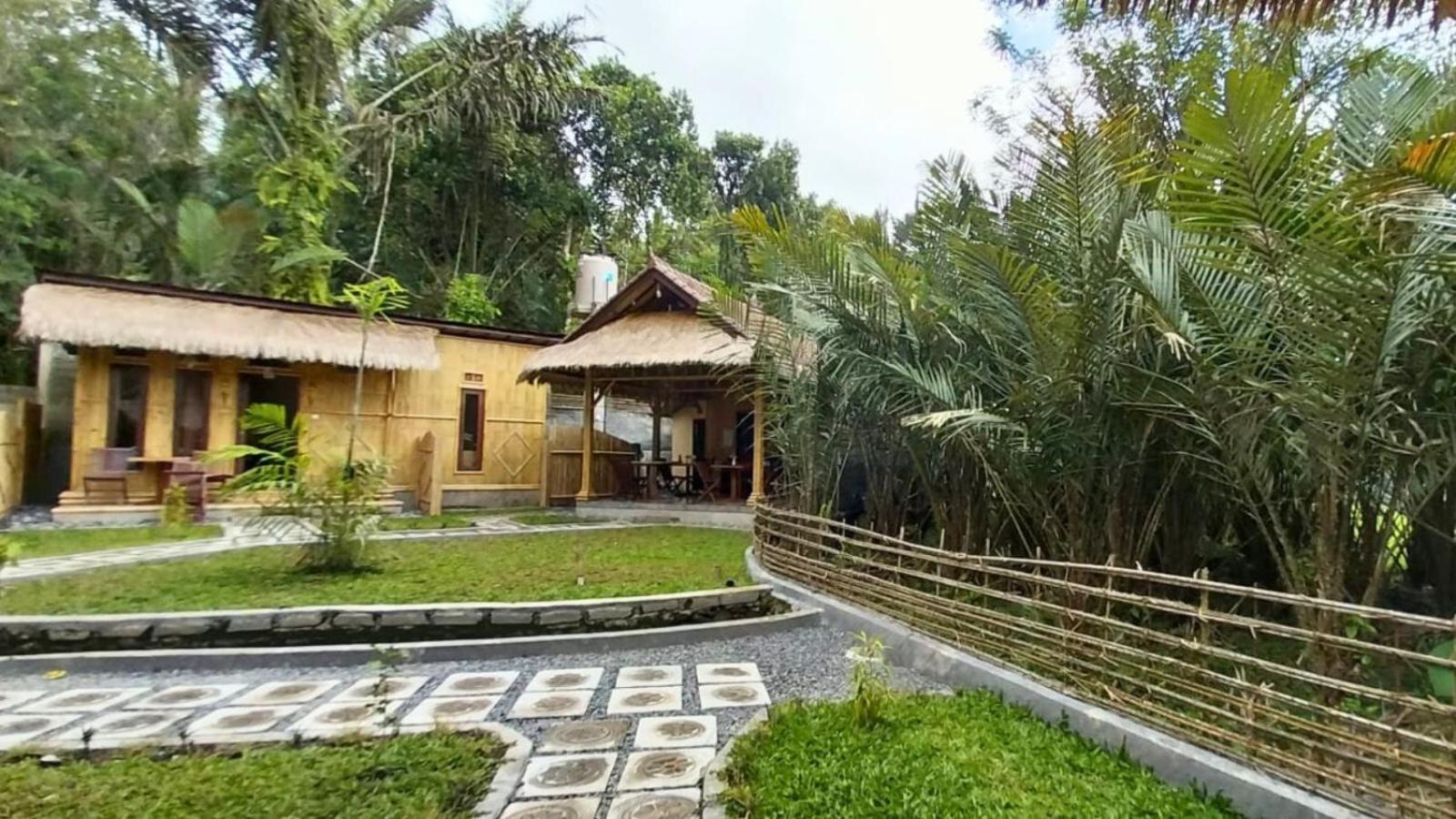 Pondok Sapta Sallaca Selat Extérieur photo